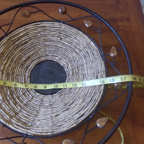 Brass candles holder and woven basket - Picture 6 of 10